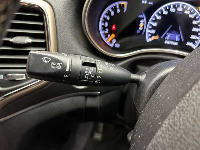 クライスラー・ジープ ジープ グランドチェロキー LTD 千葉県 2017(平29)年 6.5万km ブライトホワイトクリアコート パノラマＳＲ　/ＡＣＣ　/黒革　/ナビ　/ＴＶ　/Ｂカメラ　/Ｂｌｕｅｔｏｏｔｈ接続　/ＡＬＰＩＮＥサウンド　/電動シート　/シートＨ　/ＨＩＤ　/オートハイビーム　/パークアシスト　/衝突軽減Ｂ　/ＢＳＭ　/ＬＫＡ　/ドラレコ