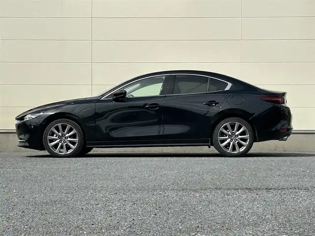 マツダ マツダ３セダン X Lパッケージ 茨城県 2020(令2)年 5.5万km ジェットブラックマイカ メーカーＯＰナビ/　（AM/FM/BT/CD/DVD)/HDMI/フルセグテレビ/バックカメラ/ビルトインETC/プッシュスタート/シートヒーター/ハンドルヒーター/パワーシート/レーダークルーズコントロール/BOSEサウンド/革シート/純正フロアマット/パワーバックドア