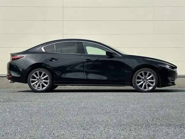 マツダ マツダ３セダン X Lパッケージ 茨城県 2020(令2)年 5.5万km ジェットブラックマイカ メーカーＯＰナビ/　（AM/FM/BT/CD/DVD)/HDMI/フルセグテレビ/バックカメラ/ビルトインETC/プッシュスタート/シートヒーター/ハンドルヒーター/パワーシート/レーダークルーズコントロール/BOSEサウンド/革シート/純正フロアマット/パワーバックドア