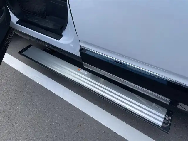 三菱 デリカＤ：５ シャモニー 埼玉県 2024(令6)年 1.1万km パール ＡＬＰＩＮＥ１１インチナビ　マルチアラウンドモニター　電動ステップ　ＢＳＭ　ビルトインＥＴＣ　シートヒーター　ステアリングヒーター　ＡＣ１００Ｖ　ＨＤＭＩ　オートハイビーム　ＬＥＤヘッドライト