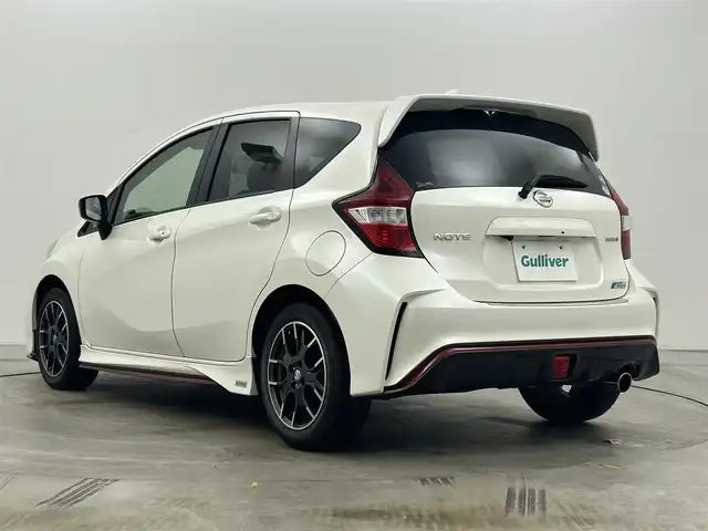 日産 ノート ニスモ 岡山県 2016(平28)年 5.1万km ブリリアントホワイトパール 純正ナビ(MM316D-W)/【Bluetooth/フルセグTV/CD/DVD/USB接続】/バックカメラ/ドライブレコーダー　前後/ETC/オートライト/純正16インチアルミホイール/純正フロアマット/ステアリングスイッチ/シートリフター/アイドリングストップ/オートエアコン/オートライト/スペアキー×1/禁煙車