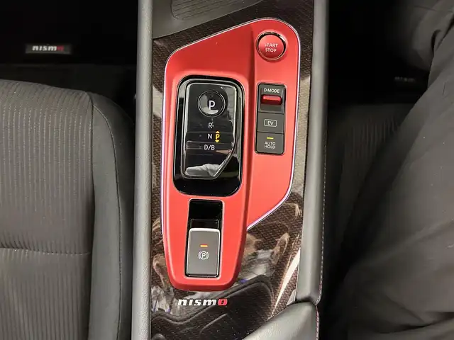 日産 オーラ ニスモ 佐賀県 2022(令4)年 0.5万km ブリリアントホワイトパール 純正9インチナビ/フルセグTV/Bluetooth/Applecarplay/Androidauto/全方位カメラ/衝突被害軽減システム/デジタルインナールームミラー/置くだけ充電/プロパイロット/レーダークルーズコントロール/レーンアシスト/ブラインドスポットモニター/クリアランスソナー/電子パーキング/ブレーキホールド/オートライト/オートマチックハイビーム/純正前後ドライブレコーダー/LEDヘッドライト/LEDフォグライト/運転席・助手席シートヒーター/ISOFIX対応シート/純正17インチアルミホイール/純正フロアマット/スマートキー