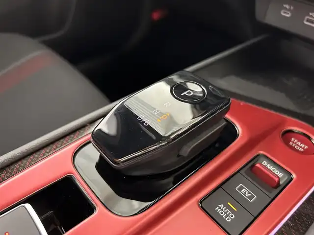 日産 オーラ ニスモ 佐賀県 2022(令4)年 0.5万km ブリリアントホワイトパール 純正9インチナビ/フルセグTV/Bluetooth/Applecarplay/Androidauto/全方位カメラ/衝突被害軽減システム/デジタルインナールームミラー/置くだけ充電/プロパイロット/レーダークルーズコントロール/レーンアシスト/ブラインドスポットモニター/クリアランスソナー/電子パーキング/ブレーキホールド/オートライト/オートマチックハイビーム/純正前後ドライブレコーダー/LEDヘッドライト/LEDフォグライト/運転席・助手席シートヒーター/ISOFIX対応シート/純正17インチアルミホイール/純正フロアマット/スマートキー