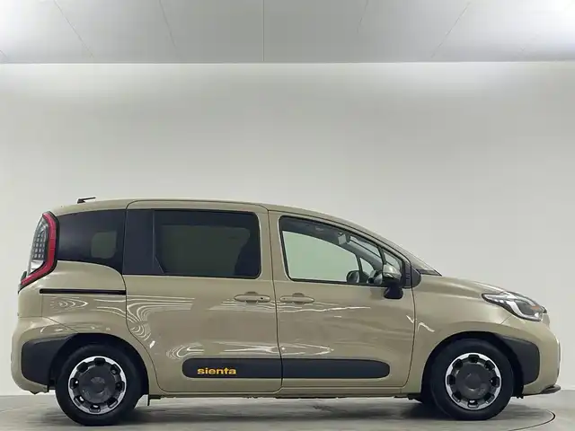 トヨタ シエンタ ハイブリッド Z 埼玉県 2024(令6)年 2.8万km ベージュ 禁煙車　純正１０．５型ナビ　フルセグＴＶ　全方位カメラ　シートヒーター　ＥＴＣ　前後ドライブレコーダー　ＬＥＤヘッドライト　スマートルームミラー　追従走行　Ｂｌｕｅｔｏｏｔｈ　衝突被害軽減　スペアキー