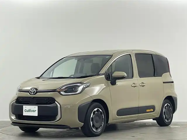 トヨタ シエンタ ハイブリッド Z 埼玉県 2024(令6)年 2.8万km ベージュ 禁煙車　純正１０．５型ナビ　フルセグＴＶ　全方位カメラ　シートヒーター　ＥＴＣ　前後ドライブレコーダー　ＬＥＤヘッドライト　スマートルームミラー　追従走行　Ｂｌｕｅｔｏｏｔｈ　衝突被害軽減　スペアキー