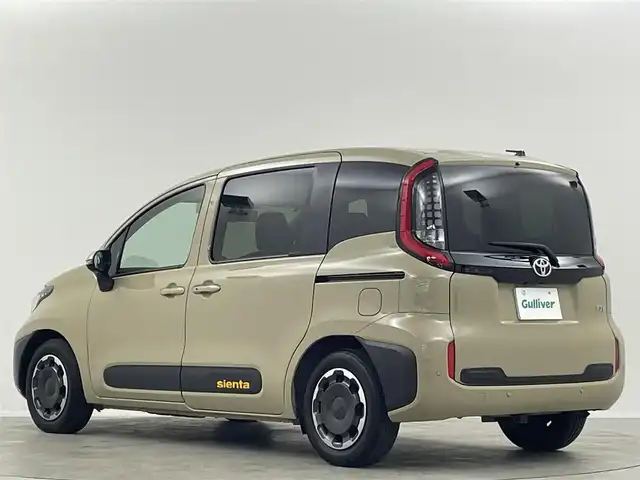 トヨタ シエンタ ハイブリッド Z 埼玉県 2024(令6)年 2.8万km ベージュ 禁煙車　純正１０．５型ナビ　フルセグＴＶ　全方位カメラ　シートヒーター　ＥＴＣ　前後ドライブレコーダー　ＬＥＤヘッドライト　スマートルームミラー　追従走行　Ｂｌｕｅｔｏｏｔｈ　衝突被害軽減　スペアキー