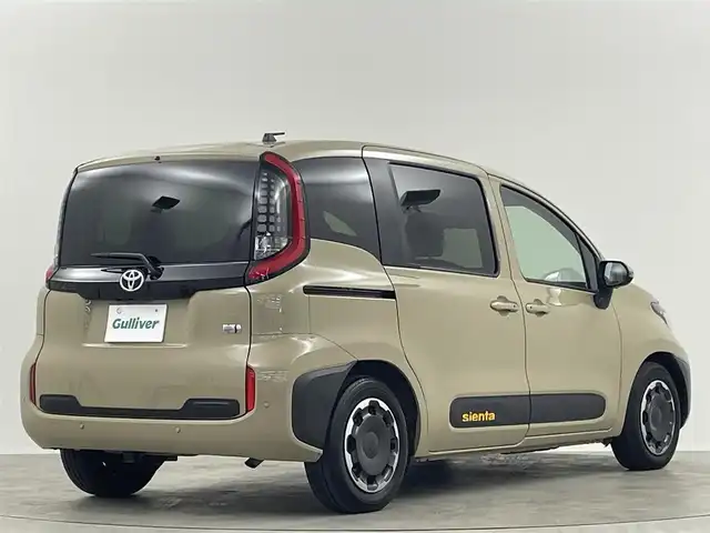 トヨタ シエンタ ハイブリッド Z 埼玉県 2024(令6)年 2.8万km ベージュ 禁煙車　純正１０．５型ナビ　フルセグＴＶ　全方位カメラ　シートヒーター　ＥＴＣ　前後ドライブレコーダー　ＬＥＤヘッドライト　スマートルームミラー　追従走行　Ｂｌｕｅｔｏｏｔｈ　衝突被害軽減　スペアキー