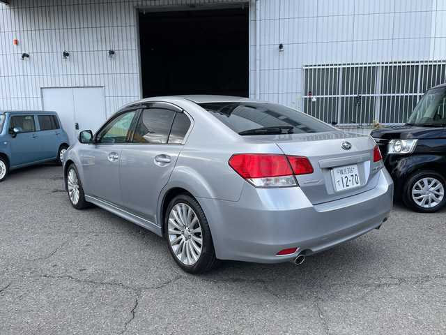 スバル レガシィ Ｂ４ 2．5GTアイサイト 神奈川県 2011(平23)年 9.7万km アイスシルバーメタリック 純正ナビ（フルセグTV/AM/FM/DISC/BT/USB）/レーダークルーズコントロール/パドルシフト/前席パワーシート/電動パーキング/プッシュスタート/ETC/オートライト/電動格納ミラー/アイサイト