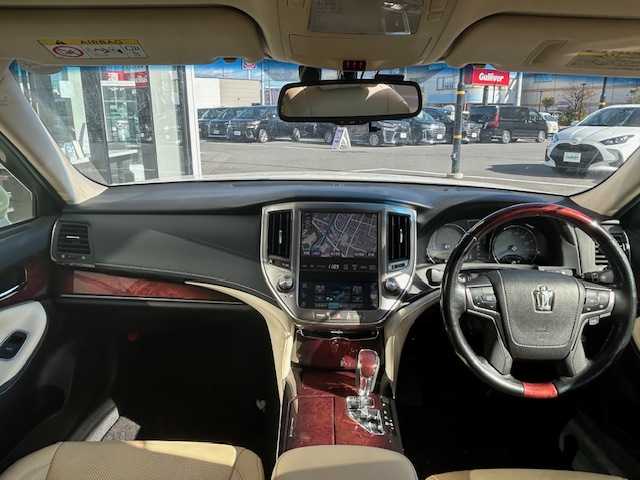 トヨタ クラウン マジェスタ Fバージョン 宮城県 2015(平27)年 8.9万km ホワイトパールクリスタルシャイン 登録時走行距離88104km/全席パワーシート/全席シートヒーター/クリアランスソナー/レーダークルーズコントロール/オートライト/オートライトハイビーム/ステアリングリモコン/エアシート（D＋N）/プッシュスタート/スマートキー/プリクラッシュセーフティ/横滑り防止機能/メモリーシート/社外ドライブレコーダー前後/純正ETC/バックカメラ/純正ナビ フルセグ/TV・AM/FM・CD/DVD・HDD・BT/LEDヘッドライト/フォグランプ/コーナーセンサー前後/純正アルミホイール/ドアバイザー/電動格納ミラー/純正フロアマット