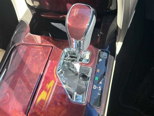 トヨタ クラウン マジェスタ Fバージョン 宮城県 2015(平27)年 8.9万km ホワイトパールクリスタルシャイン 登録時走行距離88104km/全席パワーシート/全席シートヒーター/クリアランスソナー/レーダークルーズコントロール/オートライト/オートライトハイビーム/ステアリングリモコン/エアシート（D＋N）/プッシュスタート/スマートキー/プリクラッシュセーフティ/横滑り防止機能/メモリーシート/社外ドライブレコーダー前後/純正ETC/バックカメラ/純正ナビ フルセグ/TV・AM/FM・CD/DVD・HDD・BT/LEDヘッドライト/フォグランプ/コーナーセンサー前後/純正アルミホイール/ドアバイザー/電動格納ミラー/純正フロアマット