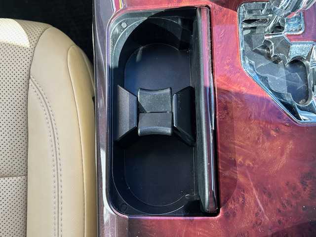 トヨタ クラウン マジェスタ Fバージョン 宮城県 2015(平27)年 8.9万km ホワイトパールクリスタルシャイン 登録時走行距離88104km/全席パワーシート/全席シートヒーター/クリアランスソナー/レーダークルーズコントロール/オートライト/オートライトハイビーム/ステアリングリモコン/エアシート（D＋N）/プッシュスタート/スマートキー/プリクラッシュセーフティ/横滑り防止機能/メモリーシート/社外ドライブレコーダー前後/純正ETC/バックカメラ/純正ナビ フルセグ/TV・AM/FM・CD/DVD・HDD・BT/LEDヘッドライト/フォグランプ/コーナーセンサー前後/純正アルミホイール/ドアバイザー/電動格納ミラー/純正フロアマット