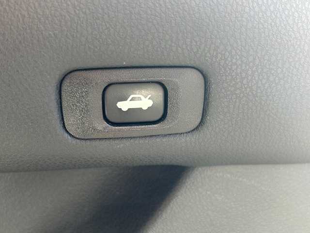 トヨタ クラウン マジェスタ Fバージョン 宮城県 2015(平27)年 8.9万km ホワイトパールクリスタルシャイン 登録時走行距離88104km/全席パワーシート/全席シートヒーター/クリアランスソナー/レーダークルーズコントロール/オートライト/オートライトハイビーム/ステアリングリモコン/エアシート（D＋N）/プッシュスタート/スマートキー/プリクラッシュセーフティ/横滑り防止機能/メモリーシート/社外ドライブレコーダー前後/純正ETC/バックカメラ/純正ナビ フルセグ/TV・AM/FM・CD/DVD・HDD・BT/LEDヘッドライト/フォグランプ/コーナーセンサー前後/純正アルミホイール/ドアバイザー/電動格納ミラー/純正フロアマット