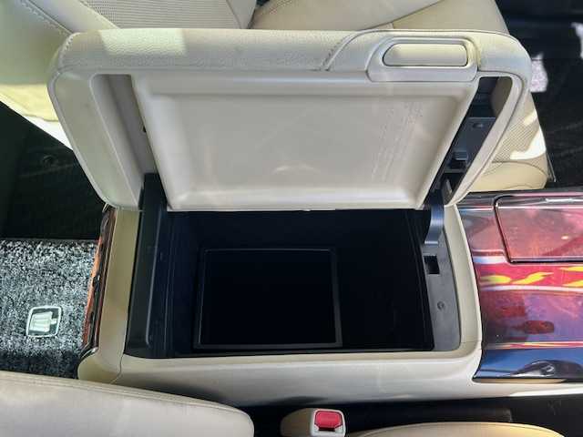 トヨタ クラウン マジェスタ Fバージョン 宮城県 2015(平27)年 8.9万km ホワイトパールクリスタルシャイン 登録時走行距離88104km/全席パワーシート/全席シートヒーター/クリアランスソナー/レーダークルーズコントロール/オートライト/オートライトハイビーム/ステアリングリモコン/エアシート（D＋N）/プッシュスタート/スマートキー/プリクラッシュセーフティ/横滑り防止機能/メモリーシート/社外ドライブレコーダー前後/純正ETC/バックカメラ/純正ナビ フルセグ/TV・AM/FM・CD/DVD・HDD・BT/LEDヘッドライト/フォグランプ/コーナーセンサー前後/純正アルミホイール/ドアバイザー/電動格納ミラー/純正フロアマット