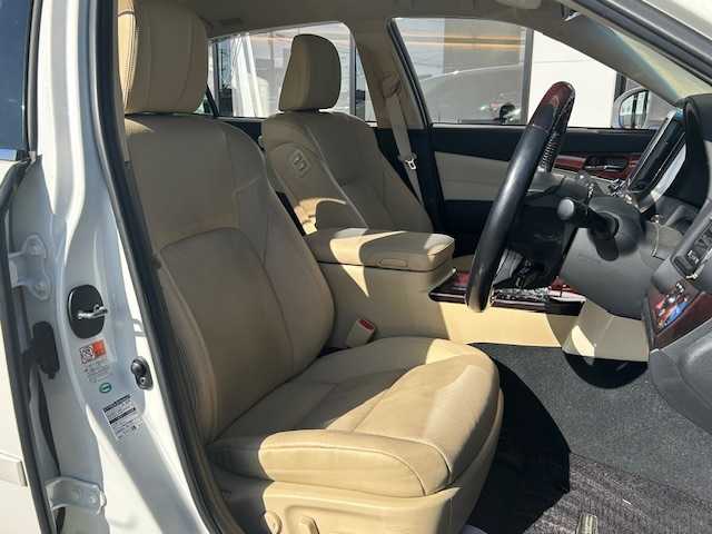 トヨタ クラウン マジェスタ Fバージョン 宮城県 2015(平27)年 8.9万km ホワイトパールクリスタルシャイン 登録時走行距離88104km/全席パワーシート/全席シートヒーター/クリアランスソナー/レーダークルーズコントロール/オートライト/オートライトハイビーム/ステアリングリモコン/エアシート（D＋N）/プッシュスタート/スマートキー/プリクラッシュセーフティ/横滑り防止機能/メモリーシート/社外ドライブレコーダー前後/純正ETC/バックカメラ/純正ナビ フルセグ/TV・AM/FM・CD/DVD・HDD・BT/LEDヘッドライト/フォグランプ/コーナーセンサー前後/純正アルミホイール/ドアバイザー/電動格納ミラー/純正フロアマット