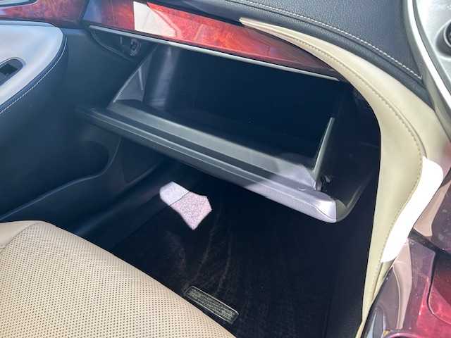 トヨタ クラウン マジェスタ Fバージョン 宮城県 2015(平27)年 8.9万km ホワイトパールクリスタルシャイン 登録時走行距離88104km/全席パワーシート/全席シートヒーター/クリアランスソナー/レーダークルーズコントロール/オートライト/オートライトハイビーム/ステアリングリモコン/エアシート（D＋N）/プッシュスタート/スマートキー/プリクラッシュセーフティ/横滑り防止機能/メモリーシート/社外ドライブレコーダー前後/純正ETC/バックカメラ/純正ナビ フルセグ/TV・AM/FM・CD/DVD・HDD・BT/LEDヘッドライト/フォグランプ/コーナーセンサー前後/純正アルミホイール/ドアバイザー/電動格納ミラー/純正フロアマット