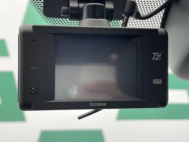 トヨタ ヴォクシー S－G 鹿児島県 2023(令5)年 1.2万km ホワイトパールクリスタルシャイン 禁煙車/10.5インチ純正ディスプレイオーディオ/　・フルセグTV/Bluetooth/トヨタセーフティセンス/　・プリクラッシュセーフティー/　・緊急時操蛇支援/　・レーントレーシングアシスト/　・レーダークルーズコントロール/　・オートマチックハイビーム/　・ロードサインアシスト/　・ドライバー異常時対応システム/　・発信遅れ告知機能/両側パワースライド/電動パーキングブレーキ/ブレーキホールド/純正フロアマット/前後ドライブレコーダー/全席オートウィンドウ/ドアバイザー/ETC/後席サンシェード/本革巻きハンドル