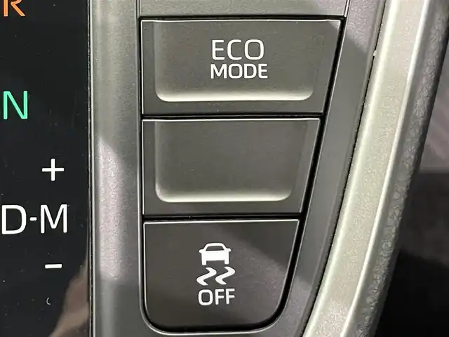 トヨタ ヴォクシー S－G 鹿児島県 2023(令5)年 1.2万km ホワイトパールクリスタルシャイン 禁煙車/10.5インチ純正ディスプレイオーディオ/　・フルセグTV/Bluetooth/トヨタセーフティセンス/　・プリクラッシュセーフティー/　・緊急時操蛇支援/　・レーントレーシングアシスト/　・レーダークルーズコントロール/　・オートマチックハイビーム/　・ロードサインアシスト/　・ドライバー異常時対応システム/　・発信遅れ告知機能/両側パワースライド/電動パーキングブレーキ/ブレーキホールド/純正フロアマット/前後ドライブレコーダー/全席オートウィンドウ/ドアバイザー/ETC/後席サンシェード/本革巻きハンドル