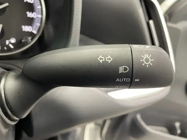 トヨタ ヴォクシー S－G 鹿児島県 2023(令5)年 1.2万km ホワイトパールクリスタルシャイン 禁煙車/10.5インチ純正ディスプレイオーディオ/　・フルセグTV/Bluetooth/トヨタセーフティセンス/　・プリクラッシュセーフティー/　・緊急時操蛇支援/　・レーントレーシングアシスト/　・レーダークルーズコントロール/　・オートマチックハイビーム/　・ロードサインアシスト/　・ドライバー異常時対応システム/　・発信遅れ告知機能/両側パワースライド/電動パーキングブレーキ/ブレーキホールド/純正フロアマット/前後ドライブレコーダー/全席オートウィンドウ/ドアバイザー/ETC/後席サンシェード/本革巻きハンドル