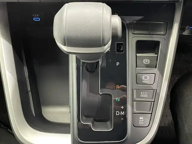 トヨタ ヴォクシー S－G 鹿児島県 2023(令5)年 1.2万km ホワイトパールクリスタルシャイン 禁煙車/10.5インチ純正ディスプレイオーディオ/　・フルセグTV/Bluetooth/トヨタセーフティセンス/　・プリクラッシュセーフティー/　・緊急時操蛇支援/　・レーントレーシングアシスト/　・レーダークルーズコントロール/　・オートマチックハイビーム/　・ロードサインアシスト/　・ドライバー異常時対応システム/　・発信遅れ告知機能/両側パワースライド/電動パーキングブレーキ/ブレーキホールド/純正フロアマット/前後ドライブレコーダー/全席オートウィンドウ/ドアバイザー/ETC/後席サンシェード/本革巻きハンドル