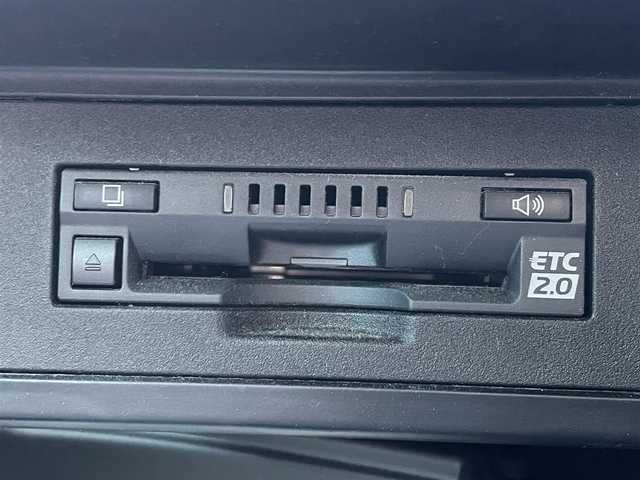 トヨタ ランドクルーザー プラド TX-L 70thアニバーサリーLTD 東京都 2022(令4)年 2.3万km ホワイトパールクリスタルシャイン 7人乗り/サンルーフ/純正メーカーOPナビ/パノラミックビューモニター/本革シート　（パワーシート）/シートヒーター / ベンチレーション/3列目電動格納シート/ビルトインETC 2.0/LEDヘッドライト/フォグ/セーフティセンス/・プリクラッシュセーフティ/・レーントレーシングアシスト/・オートハイビーム/・レーダークルーズコントロール/・ブラインドスポットモニタ/純正18インチーフ/純正メーカーOPナビ/パノラミックビューモニター/本革シート　（パワーシート）/シートヒーター / ベンチレーション/3列目電動格納シート/ビルトインETC 2.0/LEDヘッドライト/フォグ/セーフティセンス/・プリクラッシュセーフティ/・レーントレーシングアシスト/・オートハイビーム/・レーダークルーズコントロール/・ブラインドスポットモニタ/純正18インチAW/ルーフレール