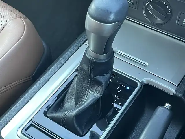 トヨタ ランドクルーザー プラド TX-L 70thアニバーサリーLTD 東京都 2022(令4)年 2.3万km ホワイトパールクリスタルシャイン 7人乗り/サンルーフ/純正メーカーOPナビ/パノラミックビューモニター/本革シート　（パワーシート）/シートヒーター / ベンチレーション/3列目電動格納シート/ビルトインETC 2.0/LEDヘッドライト/フォグ/セーフティセンス/・プリクラッシュセーフティ/・レーントレーシングアシスト/・オートハイビーム/・レーダークルーズコントロール/・ブラインドスポットモニタ/純正18インチーフ/純正メーカーOPナビ/パノラミックビューモニター/本革シート　（パワーシート）/シートヒーター / ベンチレーション/3列目電動格納シート/ビルトインETC 2.0/LEDヘッドライト/フォグ/セーフティセンス/・プリクラッシュセーフティ/・レーントレーシングアシスト/・オートハイビーム/・レーダークルーズコントロール/・ブラインドスポットモニタ/純正18インチAW/ルーフレール