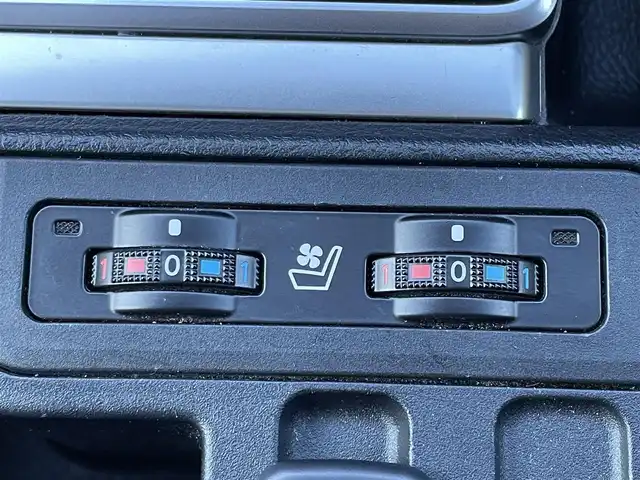 トヨタ ランドクルーザー プラド TX-L 70thアニバーサリーLTD 東京都 2022(令4)年 2.3万km ホワイトパールクリスタルシャイン 7人乗り/サンルーフ/純正メーカーOPナビ/パノラミックビューモニター/本革シート　（パワーシート）/シートヒーター / ベンチレーション/3列目電動格納シート/ビルトインETC 2.0/LEDヘッドライト/フォグ/セーフティセンス/・プリクラッシュセーフティ/・レーントレーシングアシスト/・オートハイビーム/・レーダークルーズコントロール/・ブラインドスポットモニタ/純正18インチーフ/純正メーカーOPナビ/パノラミックビューモニター/本革シート　（パワーシート）/シートヒーター / ベンチレーション/3列目電動格納シート/ビルトインETC 2.0/LEDヘッドライト/フォグ/セーフティセンス/・プリクラッシュセーフティ/・レーントレーシングアシスト/・オートハイビーム/・レーダークルーズコントロール/・ブラインドスポットモニタ/純正18インチAW/ルーフレール