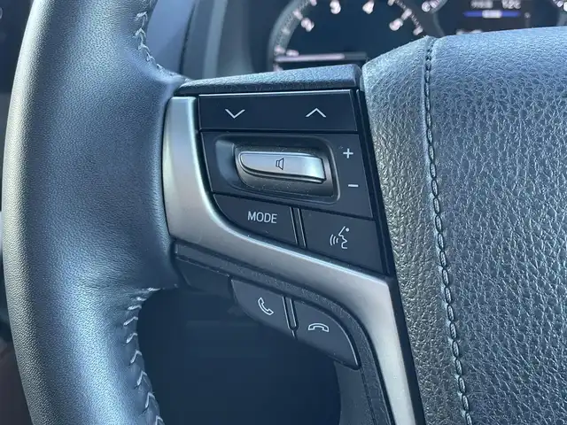 トヨタ ランドクルーザー プラド TX-L 70thアニバーサリーLTD 東京都 2022(令4)年 2.3万km ホワイトパールクリスタルシャイン 7人乗り/サンルーフ/純正メーカーOPナビ/パノラミックビューモニター/本革シート　（パワーシート）/シートヒーター / ベンチレーション/3列目電動格納シート/ビルトインETC 2.0/LEDヘッドライト/フォグ/セーフティセンス/・プリクラッシュセーフティ/・レーントレーシングアシスト/・オートハイビーム/・レーダークルーズコントロール/・ブラインドスポットモニタ/純正18インチーフ/純正メーカーOPナビ/パノラミックビューモニター/本革シート　（パワーシート）/シートヒーター / ベンチレーション/3列目電動格納シート/ビルトインETC 2.0/LEDヘッドライト/フォグ/セーフティセンス/・プリクラッシュセーフティ/・レーントレーシングアシスト/・オートハイビーム/・レーダークルーズコントロール/・ブラインドスポットモニタ/純正18インチAW/ルーフレール