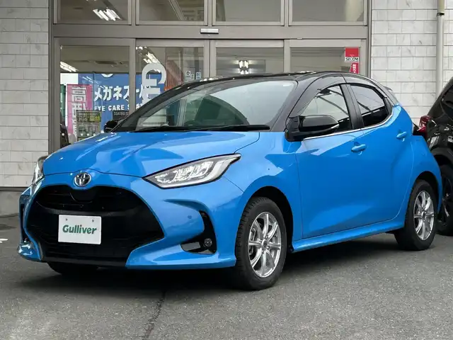 トヨタ ヤリス ハイブリッド Z 岩手県 2022(令4)年 0.7万km ブラック/シアンメタリック 4WD/禁煙車/ワンオーナー/純正ナビ/FM/AM/フルセグ/Bluetooth/全周囲バックカメラ/クルーズコントロール/衝突軽減ブレーキ/逸脱防止装置/横滑り防止装置/シートヒーター/ドライブレコーダー/LEDライト/フォグランプ/AUTOライト/VIEW/純正マット/純正バイザイー/スペアキー/スマートキー/ETC/夏タイヤ積載/取扱説明書/保証書