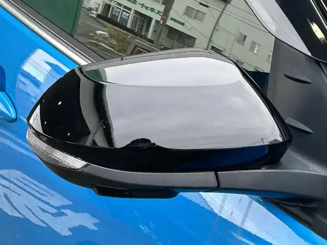 トヨタ ヤリス ハイブリッド Z 岩手県 2022(令4)年 0.7万km ブラック/シアンメタリック 4WD/禁煙車/ワンオーナー/純正ナビ/FM/AM/フルセグ/Bluetooth/全周囲バックカメラ/クルーズコントロール/衝突軽減ブレーキ/逸脱防止装置/横滑り防止装置/シートヒーター/ドライブレコーダー/LEDライト/フォグランプ/AUTOライト/VIEW/純正マット/純正バイザイー/スペアキー/スマートキー/ETC/夏タイヤ積載/取扱説明書/保証書