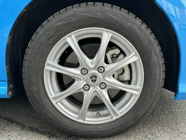 トヨタ ヤリス ハイブリッド Z 岩手県 2022(令4)年 0.7万km ブラック/シアンメタリック 4WD/禁煙車/ワンオーナー/純正ナビ/FM/AM/フルセグ/Bluetooth/全周囲バックカメラ/クルーズコントロール/衝突軽減ブレーキ/逸脱防止装置/横滑り防止装置/シートヒーター/ドライブレコーダー/LEDライト/フォグランプ/AUTOライト/VIEW/純正マット/純正バイザイー/スペアキー/スマートキー/ETC/夏タイヤ積載/取扱説明書/保証書