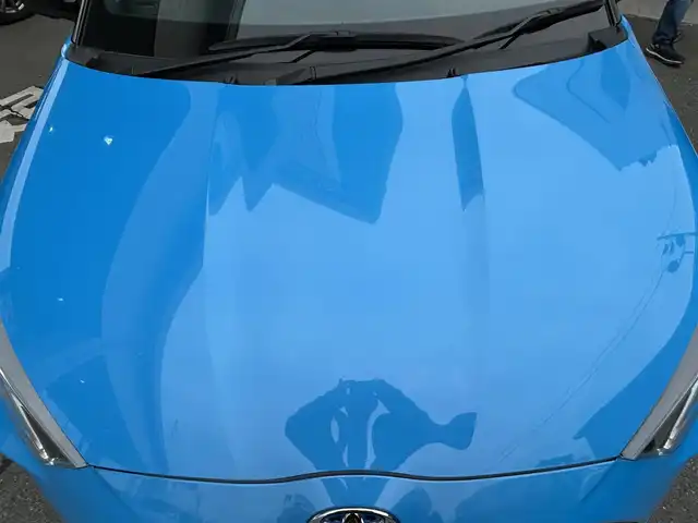 トヨタ ヤリス ハイブリッド Z 岩手県 2022(令4)年 0.7万km ブラック/シアンメタリック 4WD/禁煙車/ワンオーナー/純正ナビ/FM/AM/フルセグ/Bluetooth/全周囲バックカメラ/クルーズコントロール/衝突軽減ブレーキ/逸脱防止装置/横滑り防止装置/シートヒーター/ドライブレコーダー/LEDライト/フォグランプ/AUTOライト/VIEW/純正マット/純正バイザイー/スペアキー/スマートキー/ETC/夏タイヤ積載/取扱説明書/保証書