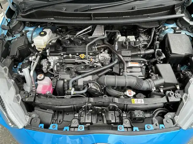 トヨタ ヤリス ハイブリッド Z 岩手県 2022(令4)年 0.7万km ブラック/シアンメタリック 4WD/禁煙車/ワンオーナー/純正ナビ/FM/AM/フルセグ/Bluetooth/全周囲バックカメラ/クルーズコントロール/衝突軽減ブレーキ/逸脱防止装置/横滑り防止装置/シートヒーター/ドライブレコーダー/LEDライト/フォグランプ/AUTOライト/VIEW/純正マット/純正バイザイー/スペアキー/スマートキー/ETC/夏タイヤ積載/取扱説明書/保証書