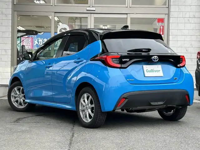 トヨタ ヤリス ハイブリッド Z 岩手県 2022(令4)年 0.7万km ブラック/シアンメタリック 4WD/禁煙車/ワンオーナー/純正ナビ/FM/AM/フルセグ/Bluetooth/全周囲バックカメラ/クルーズコントロール/衝突軽減ブレーキ/逸脱防止装置/横滑り防止装置/シートヒーター/ドライブレコーダー/LEDライト/フォグランプ/AUTOライト/VIEW/純正マット/純正バイザイー/スペアキー/スマートキー/ETC/夏タイヤ積載/取扱説明書/保証書