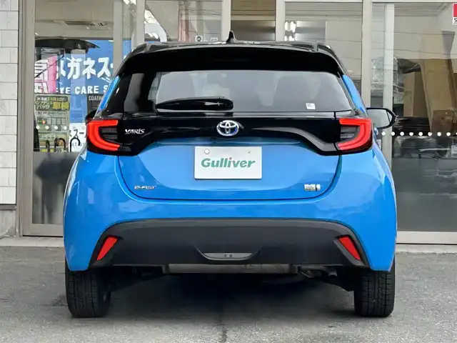 トヨタ ヤリス ハイブリッド Z 岩手県 2022(令4)年 0.7万km ブラック/シアンメタリック 4WD/禁煙車/ワンオーナー/純正ナビ/FM/AM/フルセグ/Bluetooth/全周囲バックカメラ/クルーズコントロール/衝突軽減ブレーキ/逸脱防止装置/横滑り防止装置/シートヒーター/ドライブレコーダー/LEDライト/フォグランプ/AUTOライト/VIEW/純正マット/純正バイザイー/スペアキー/スマートキー/ETC/夏タイヤ積載/取扱説明書/保証書