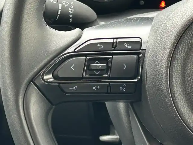 トヨタ ヤリス ハイブリッド Z 岩手県 2022(令4)年 0.7万km ブラック/シアンメタリック 4WD/禁煙車/ワンオーナー/純正ナビ/FM/AM/フルセグ/Bluetooth/全周囲バックカメラ/クルーズコントロール/衝突軽減ブレーキ/逸脱防止装置/横滑り防止装置/シートヒーター/ドライブレコーダー/LEDライト/フォグランプ/AUTOライト/VIEW/純正マット/純正バイザイー/スペアキー/スマートキー/ETC/夏タイヤ積載/取扱説明書/保証書