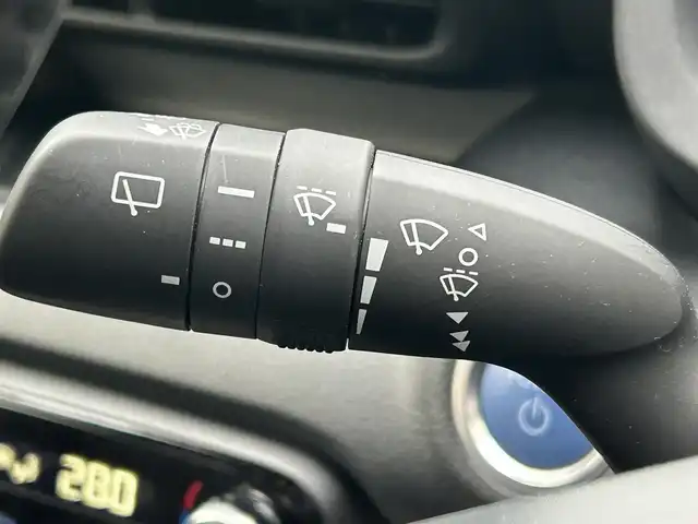 トヨタ ヤリス ハイブリッド Z 岩手県 2022(令4)年 0.7万km ブラック/シアンメタリック 4WD/禁煙車/ワンオーナー/純正ナビ/FM/AM/フルセグ/Bluetooth/全周囲バックカメラ/クルーズコントロール/衝突軽減ブレーキ/逸脱防止装置/横滑り防止装置/シートヒーター/ドライブレコーダー/LEDライト/フォグランプ/AUTOライト/VIEW/純正マット/純正バイザイー/スペアキー/スマートキー/ETC/夏タイヤ積載/取扱説明書/保証書