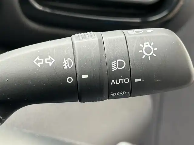 トヨタ ヤリス ハイブリッド Z 岩手県 2022(令4)年 0.7万km ブラック/シアンメタリック 4WD/禁煙車/ワンオーナー/純正ナビ/FM/AM/フルセグ/Bluetooth/全周囲バックカメラ/クルーズコントロール/衝突軽減ブレーキ/逸脱防止装置/横滑り防止装置/シートヒーター/ドライブレコーダー/LEDライト/フォグランプ/AUTOライト/VIEW/純正マット/純正バイザイー/スペアキー/スマートキー/ETC/夏タイヤ積載/取扱説明書/保証書