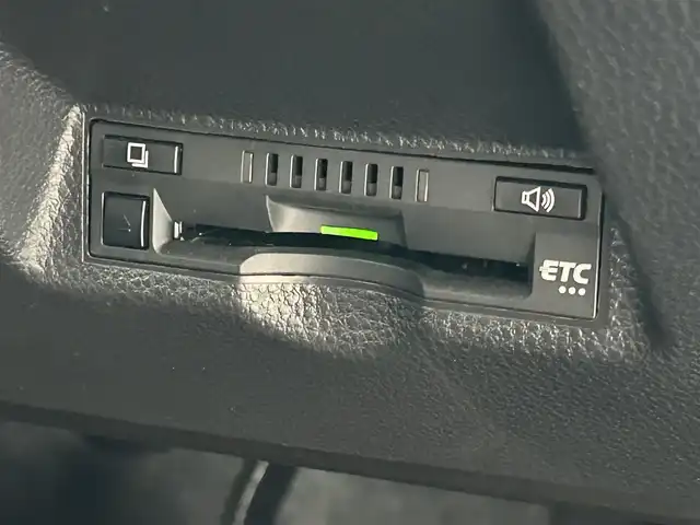 トヨタ ヤリス ハイブリッド Z 岩手県 2022(令4)年 0.7万km ブラック/シアンメタリック 4WD/禁煙車/ワンオーナー/純正ナビ/FM/AM/フルセグ/Bluetooth/全周囲バックカメラ/クルーズコントロール/衝突軽減ブレーキ/逸脱防止装置/横滑り防止装置/シートヒーター/ドライブレコーダー/LEDライト/フォグランプ/AUTOライト/VIEW/純正マット/純正バイザイー/スペアキー/スマートキー/ETC/夏タイヤ積載/取扱説明書/保証書