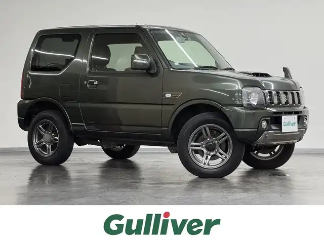 スズキ ジムニー ランドベンチャー 三重県 2017(平29)年 5.9万km クールカーキPM ガソリン・ターボ/パートタイム4WD/5F/ストラーダ 7インチナビ　CN-RA03D/（FM/AM/SD/iPod/TV/USB/Bluetooth/MEMORY MUSIC/CD/DVD/VTR）/安全/・ABS/装備/・ハーフレザーシート/・シートヒーター（D）/・ステアリングスイッチ/・フロントフォグランプ/・背面スペアタイヤ（カバー付）/・マニュアルエアコン/・ドアミラーヒーター/・キーレスエントリーキー（リモコンキー）/・パワーウインドウ/・パワーステアリング/・シガーライター/・純正16inAW/など