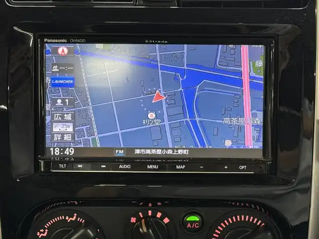 スズキ ジムニー ランドベンチャー 三重県 2017(平29)年 5.9万km クールカーキPM ガソリン・ターボ/パートタイム4WD/5F/ストラーダ 7インチナビ　CN-RA03D/（FM/AM/SD/iPod/TV/USB/Bluetooth/MEMORY MUSIC/CD/DVD/VTR）/安全/・ABS/装備/・ハーフレザーシート/・シートヒーター（D）/・ステアリングスイッチ/・フロントフォグランプ/・背面スペアタイヤ（カバー付）/・マニュアルエアコン/・ドアミラーヒーター/・キーレスエントリーキー（リモコンキー）/・パワーウインドウ/・パワーステアリング/・シガーライター/・純正16inAW/など