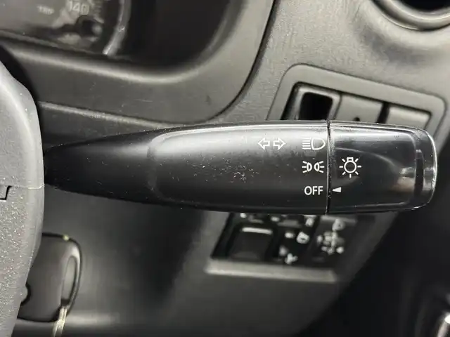 スズキ ジムニー ランドベンチャー 三重県 2017(平29)年 5.9万km クールカーキPM ガソリン・ターボ/パートタイム4WD/5F/ストラーダ 7インチナビ　CN-RA03D/（FM/AM/SD/iPod/TV/USB/Bluetooth/MEMORY MUSIC/CD/DVD/VTR）/安全/・ABS/装備/・ハーフレザーシート/・シートヒーター（D）/・ステアリングスイッチ/・フロントフォグランプ/・背面スペアタイヤ（カバー付）/・マニュアルエアコン/・ドアミラーヒーター/・キーレスエントリーキー（リモコンキー）/・パワーウインドウ/・パワーステアリング/・シガーライター/・純正16inAW/など