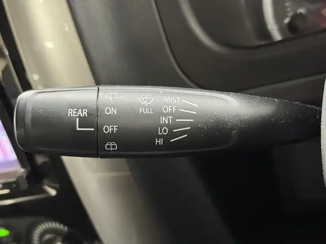 スズキ ジムニー ランドベンチャー 三重県 2017(平29)年 5.9万km クールカーキPM ガソリン・ターボ/パートタイム4WD/5F/ストラーダ 7インチナビ　CN-RA03D/（FM/AM/SD/iPod/TV/USB/Bluetooth/MEMORY MUSIC/CD/DVD/VTR）/安全/・ABS/装備/・ハーフレザーシート/・シートヒーター（D）/・ステアリングスイッチ/・フロントフォグランプ/・背面スペアタイヤ（カバー付）/・マニュアルエアコン/・ドアミラーヒーター/・キーレスエントリーキー（リモコンキー）/・パワーウインドウ/・パワーステアリング/・シガーライター/・純正16inAW/など
