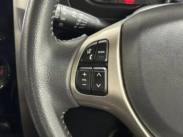 スズキ ジムニー ランドベンチャー 三重県 2017(平29)年 5.9万km クールカーキPM ガソリン・ターボ/パートタイム4WD/5F/ストラーダ 7インチナビ　CN-RA03D/（FM/AM/SD/iPod/TV/USB/Bluetooth/MEMORY MUSIC/CD/DVD/VTR）/安全/・ABS/装備/・ハーフレザーシート/・シートヒーター（D）/・ステアリングスイッチ/・フロントフォグランプ/・背面スペアタイヤ（カバー付）/・マニュアルエアコン/・ドアミラーヒーター/・キーレスエントリーキー（リモコンキー）/・パワーウインドウ/・パワーステアリング/・シガーライター/・純正16inAW/など