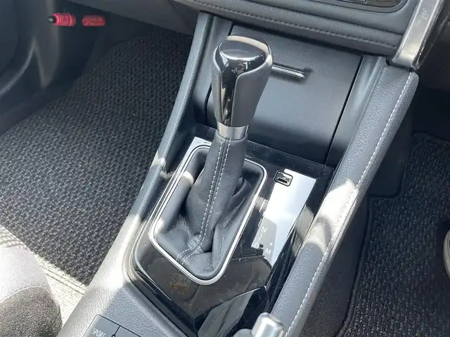トヨタ オーリス 180S 香川県 2017(平29)年 2.3万km ホワイトパールクリスタルシャイン 登録時走行距離：22821km/モデリスタエアロ（F/S/R）/社外8インチナビ/→CD/DVD再生/→フルセグTV/Bluetooth/バックカメラ/ステアリングリモコン/革巻きステアリング/パドルシフト/ドライブレコーダー/BLAM社外スピーカー/ビルトインETC/LDEオートライト/フォグランプ/衝突軽減ブレーキ/レーンディパーチャーアラート/横滑り防止装置/スマートキー/スペアキー