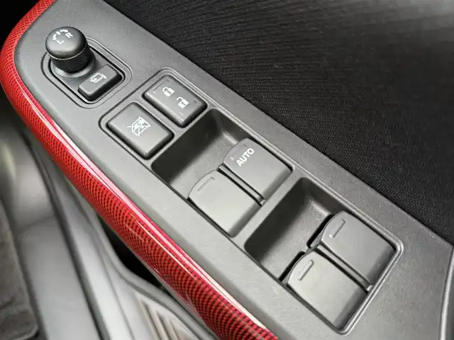 スズキ スイフト スポーツ 千葉県 2024(令6)年 0.4万km プレミアムシルバーメタリック ワンオーナー/純正SDナビ/　(CD/DVD/Bluetooth/iPod)/前後ドライブレコーダー/ETC/ステアリングスイッチ/バックソナー/運転席シートヒーター/ヘッドランプレベライザースイッチ/クルーズコントロール/衝突軽減ブレーキ/スマートキー/スペアキー/純正フロアマット/保証書/取扱説明書