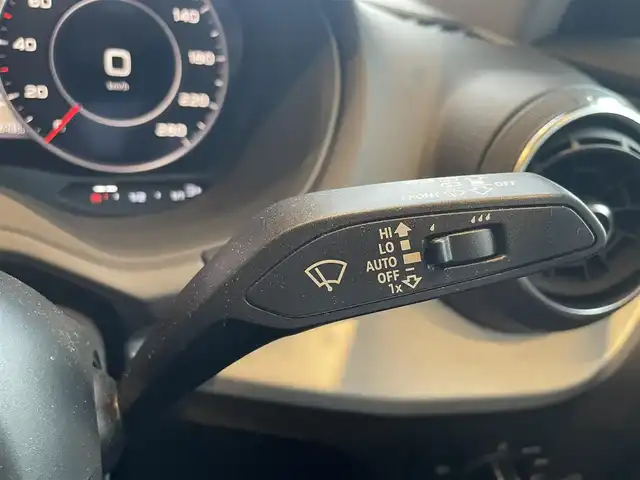 アウディ Ｑ２ 30TFSIスポーツ 高知県 2019(令1)年 6.8万km グレー バーチャルコクピット/アダプティブクルーズコントロール/トラフィックジャムアシスト/ドライバー疲労検知システム/アクティブレーンアシスト/サイドアシスト/純正SDナビ/　【AM/FM/CD/DVD/フルセグTV/bluetooth】/バックカメラ/エレクトロニメカニカルパーキングブレーキ/パワーバックドア/シートヒーター/取説/記録簿
