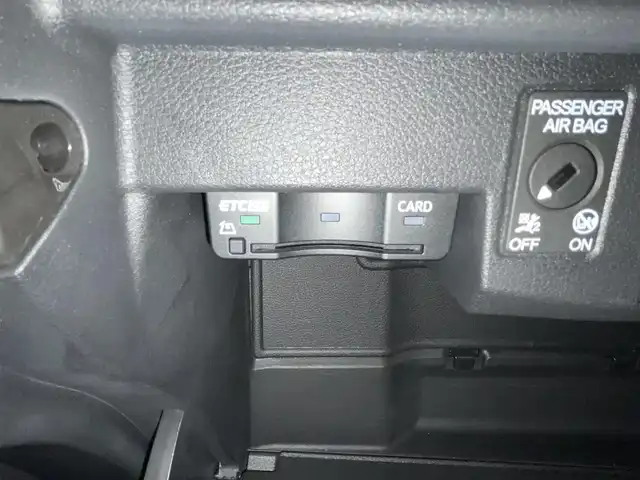 アウディ Ｑ２ 30TFSIスポーツ 高知県 2019(令1)年 6.8万km グレー バーチャルコクピット/アダプティブクルーズコントロール/トラフィックジャムアシスト/ドライバー疲労検知システム/アクティブレーンアシスト/サイドアシスト/純正SDナビ/　【AM/FM/CD/DVD/フルセグTV/bluetooth】/バックカメラ/エレクトロニメカニカルパーキングブレーキ/パワーバックドア/シートヒーター/取説/記録簿