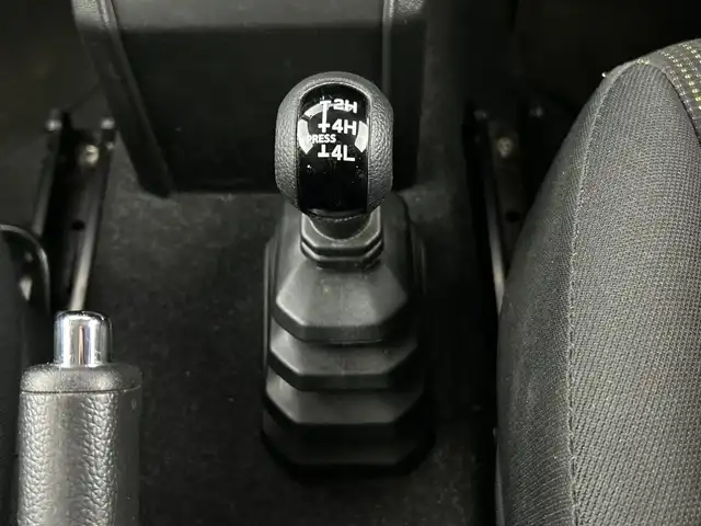 スズキ ジムニー シエラ JC 愛知県 2023(令5)年 3.5万km ブルーイッシュブラックパール3 禁煙車/純正8インチナビ/（CD/DVD/Bluetooth/フルセグTV）/バックカメラ/スズキセーフティサポート/・衝突軽減ブレーキ/・レーンキープアシスト/・クルーズコントロール/。オートマチックハイビーム/ETC/ドライブレコーダー/シートヒーター/スマートキー/プッシュスタート/ダウンヒルアシスト/LEDヘッドライト/スマートキー/スペアキー有/純正フロアマット/純正アルミホイール