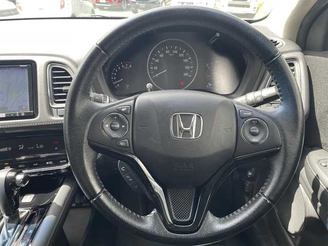 ホンダ ヴェゼル X ホンダセンシング 熊本県 2016(平28)年 4.9万km クリスタルブラックパール ワンオーナー/社外ナビ（AVIC-RL901）/【フルセグTV/Bluetooth再生/CD/DVD】/バックカメラ/クルーズコントロール/革巻きステアリング/ステアリングスイッチ/LEDオートライト/フォグライト/アイドリングストップ/ETC/社外テールランプ/電動格納ミラー/純正フロアマット/ドアバイザー/保証書/取扱説明書