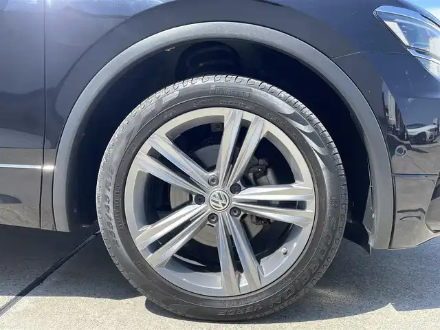 フォルクスワーゲン ティグアン TDI 4モーション Rライン 東京都 2019(平31)年 3.8万km 黒 純正メモリナビ/Bluetooth/USB接続/CD/DVD/SD再生/バックカメラ/サイドカメラ/全方位カメラ/ビルトインETC2.0/パーキングアシスト/レーンキープアシスト/メモリ付パワーシート/シートヒーター/純正フロアマット/純正19インチアルミホイール